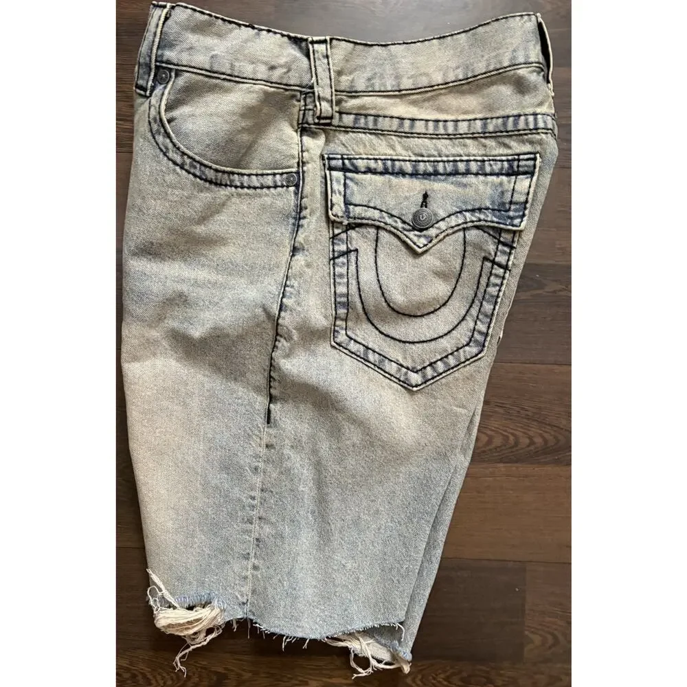 TRUE RELIGION BOBBY BIG T DISTRESSED SHORTS MENS SZ 33 $174